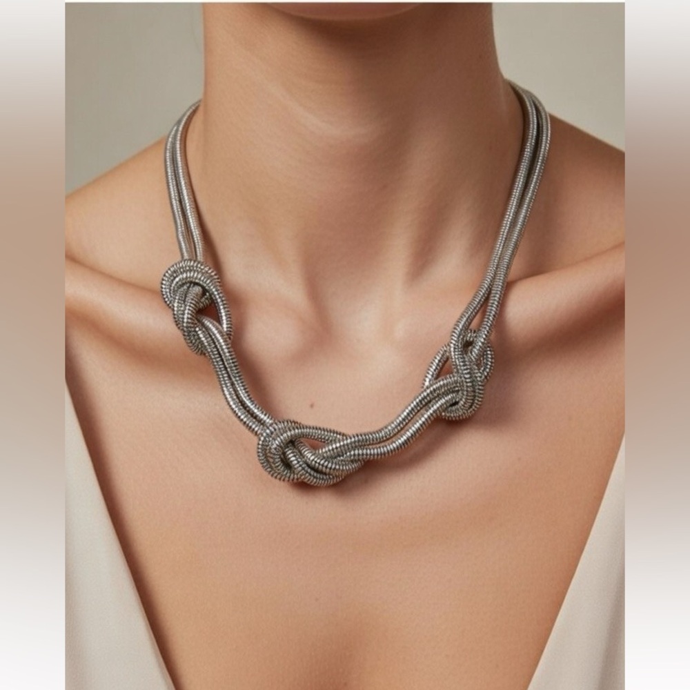 NWT SILVER-TONE KNOTTED COLLAR NECKLACE